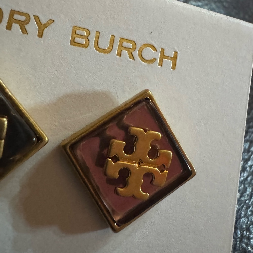Tory Burch New Gold-Tone Logo Purple Resin Stud Earrings - Picture 4 of 9